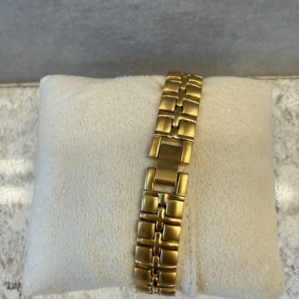 Pre-Owned‎ Anne Klein Diamond Swiss Watch Ladies stainless back